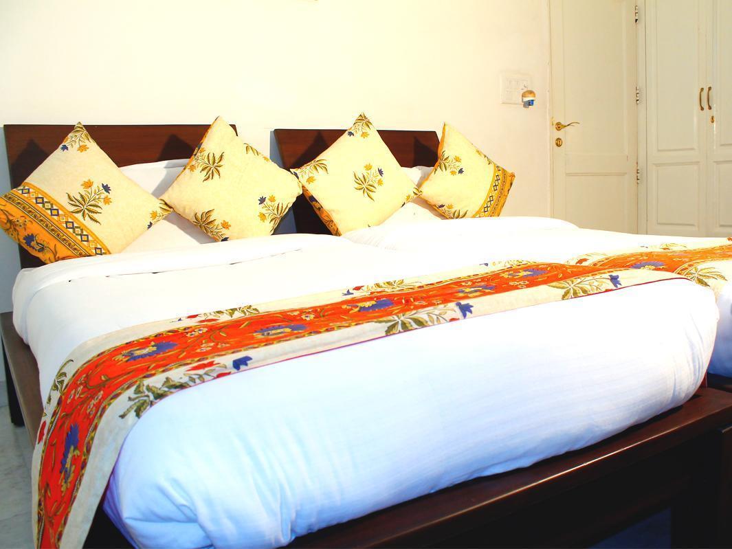Mehra Residency At The Airport Hotel New Delhi Buitenkant foto