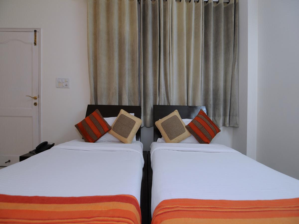 Mehra Residency At The Airport Hotel New Delhi Buitenkant foto