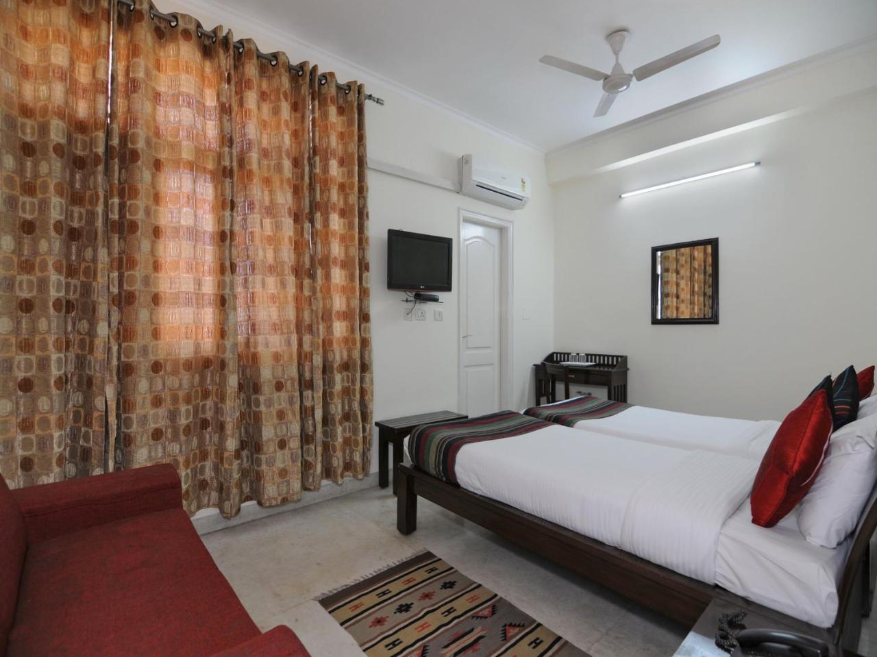 Mehra Residency At The Airport Hotel New Delhi Buitenkant foto
