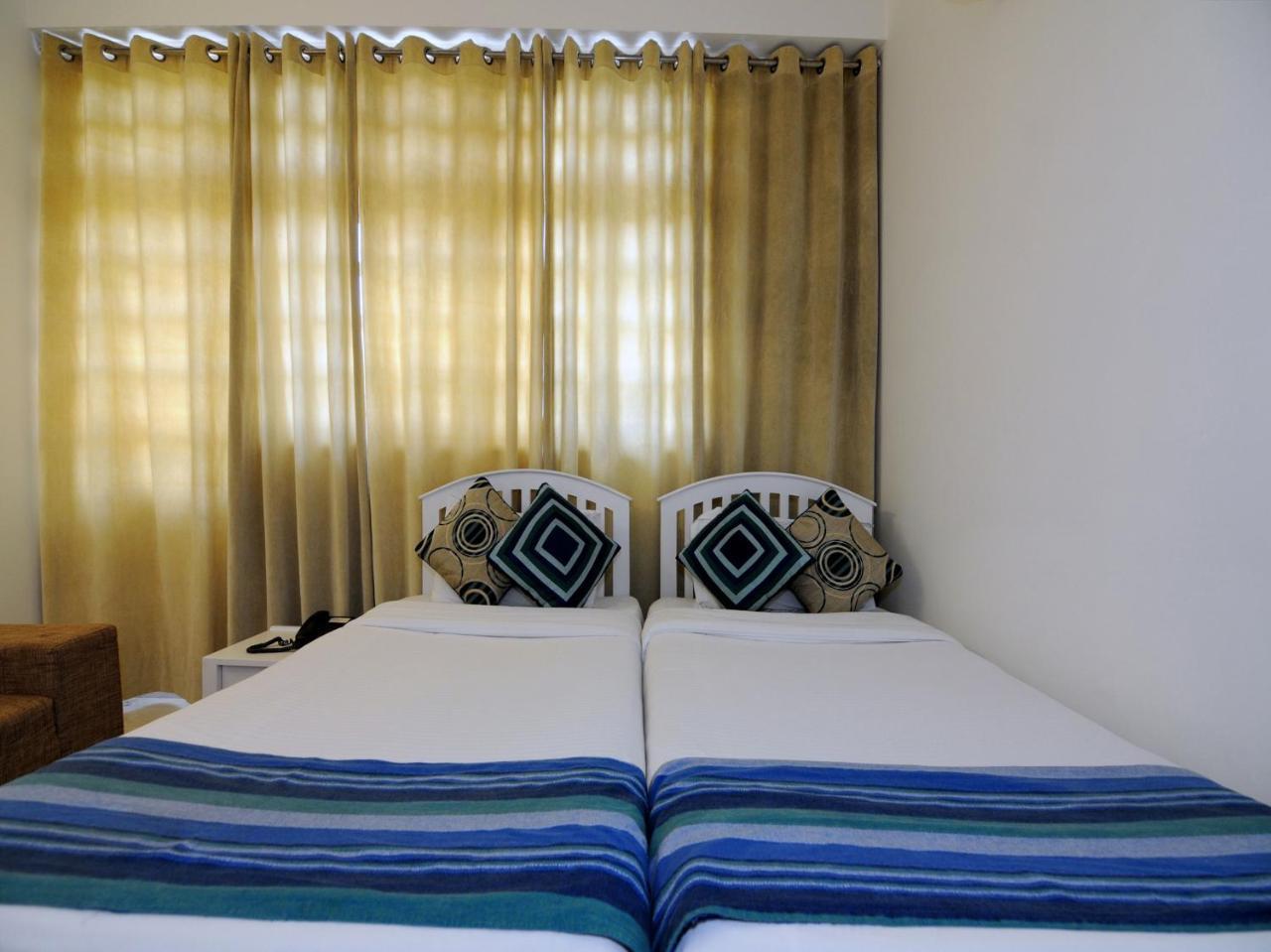Mehra Residency At The Airport Hotel New Delhi Buitenkant foto
