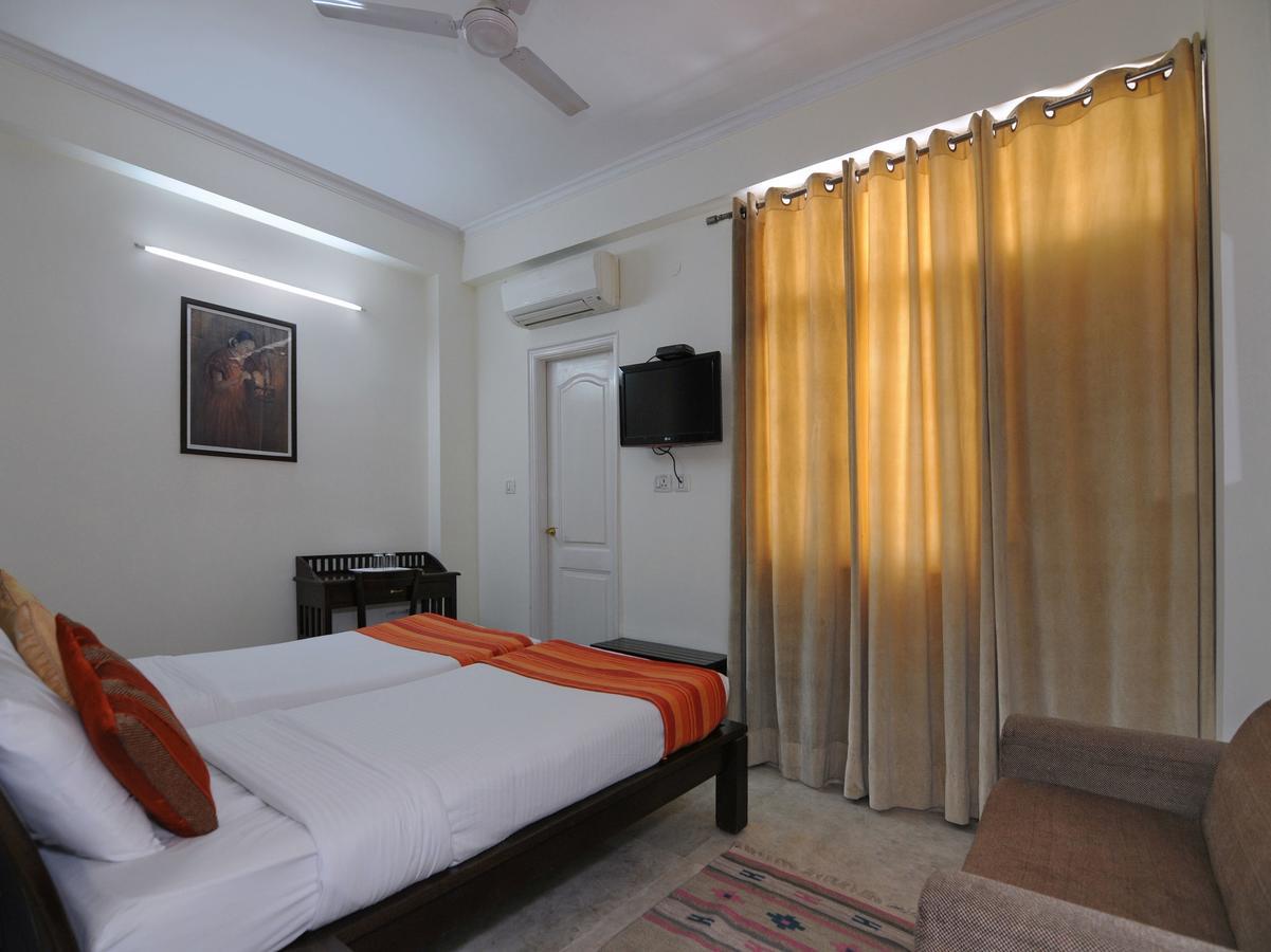 Mehra Residency At The Airport Hotel New Delhi Buitenkant foto