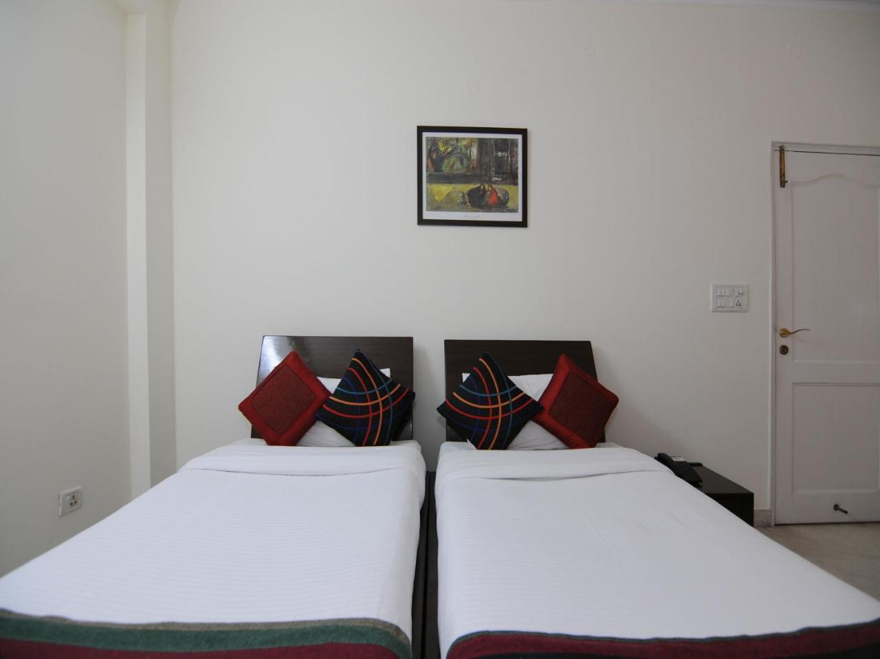 Mehra Residency At The Airport Hotel New Delhi Buitenkant foto